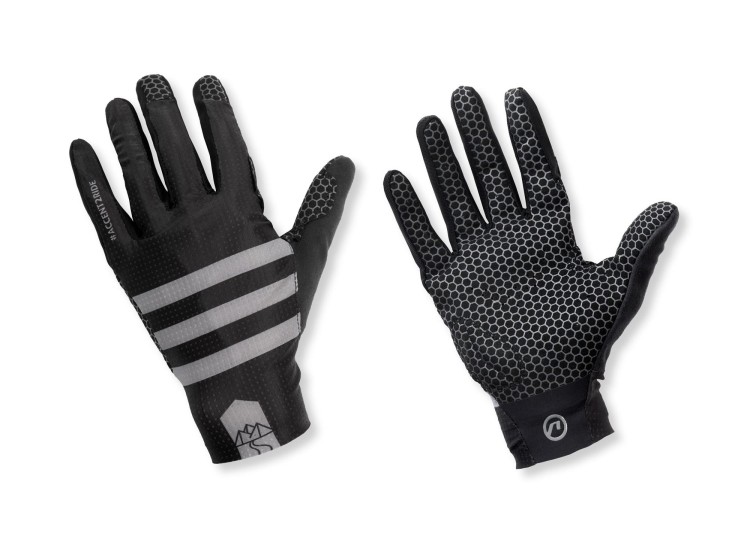 2022_Accent_2000x1450_gloves_HEX_01_0.jpg